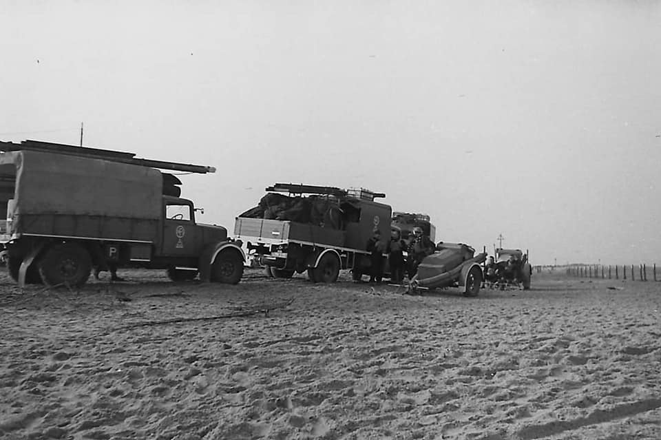 Operation_Blazer_4_landing_on_the_beaches_(13)