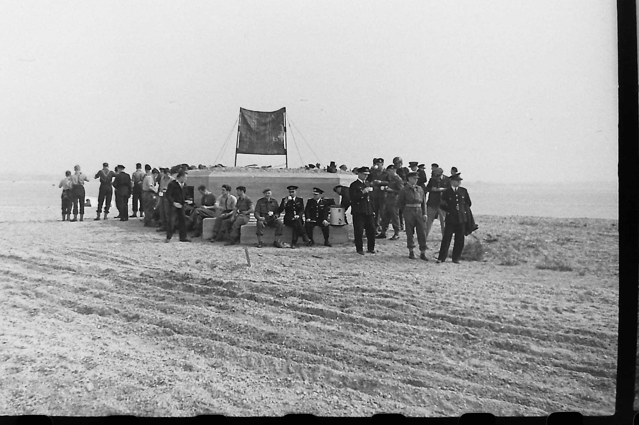 Operation_Blazer_4_landing_on_the_beaches_(17)