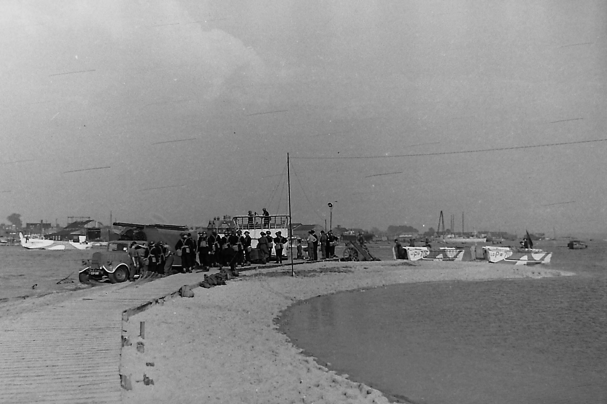 Operation_Blazer_4_landing_on_the_beaches_(21)
