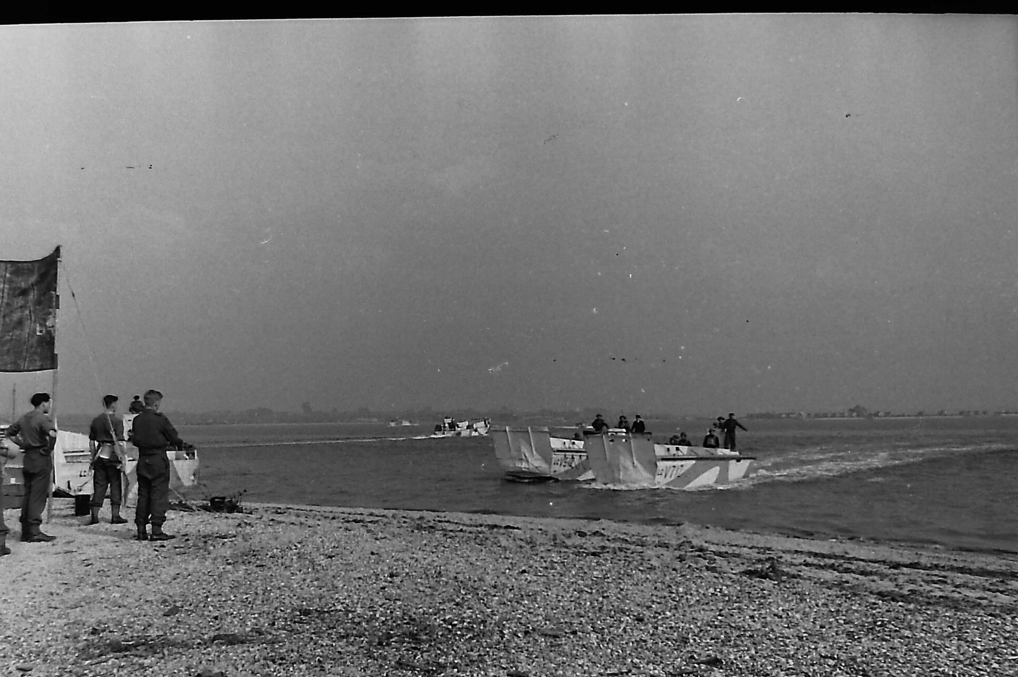 Operation_Blazer_4_landing_on_the_beaches_(22)