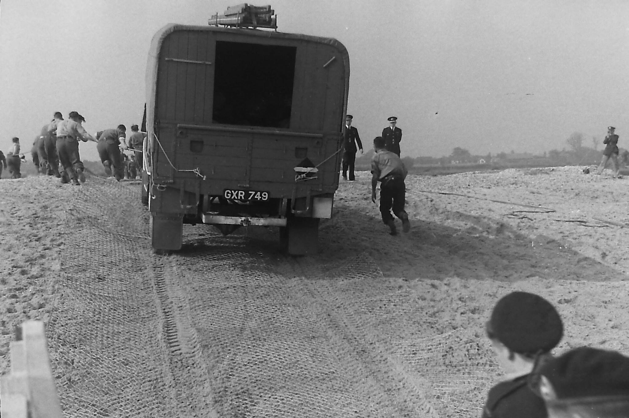 Operation_Blazer_4_landing_on_the_beaches_(29)