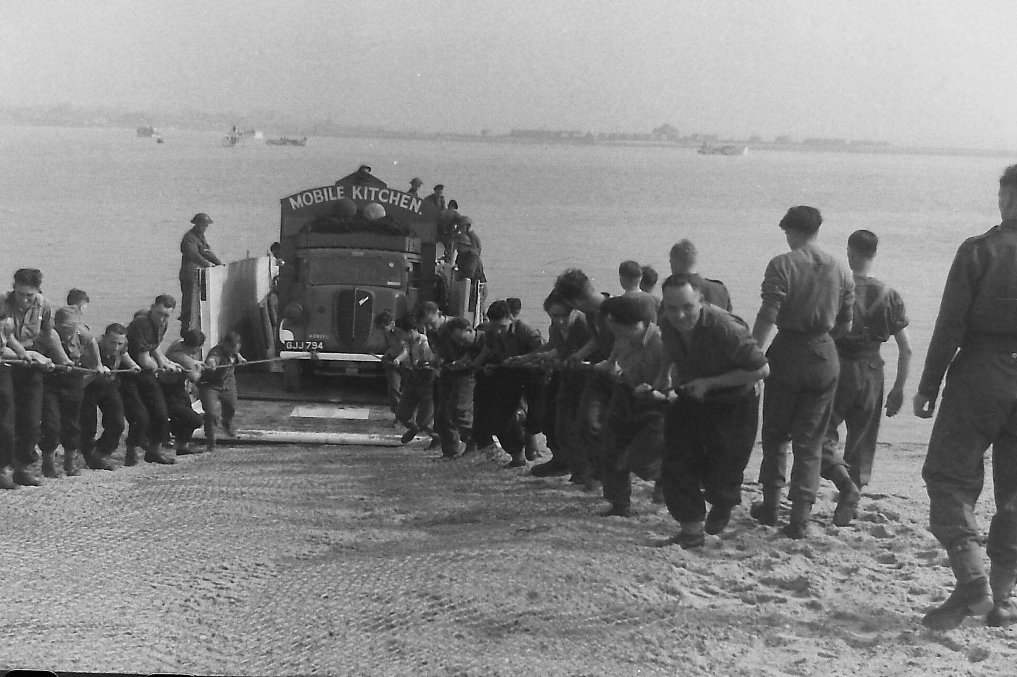 Operation_Blazer_4_landing_on_the_beaches_(30)
