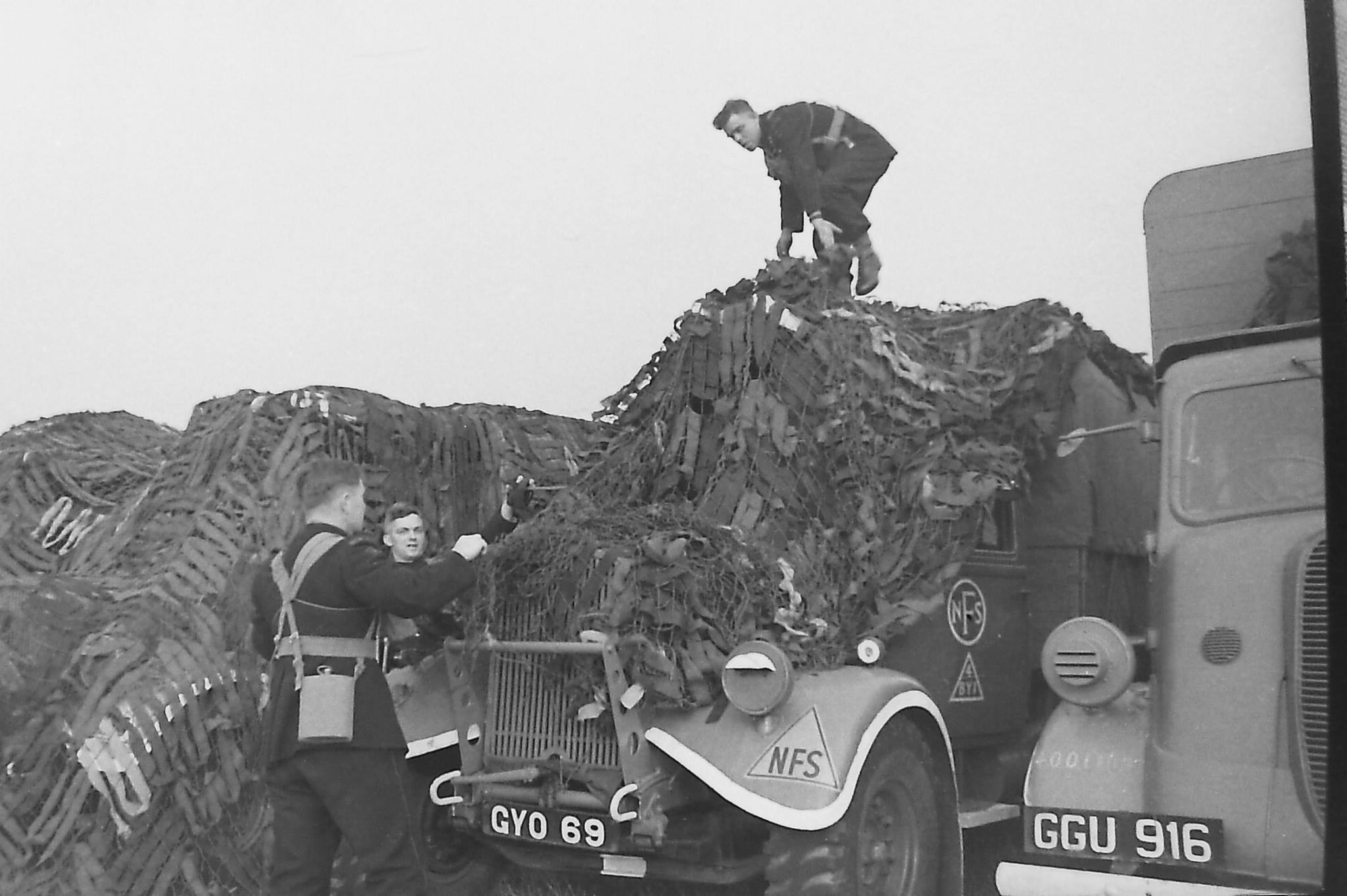 Operation_Blazer_4_landing_on_the_beaches_(33)