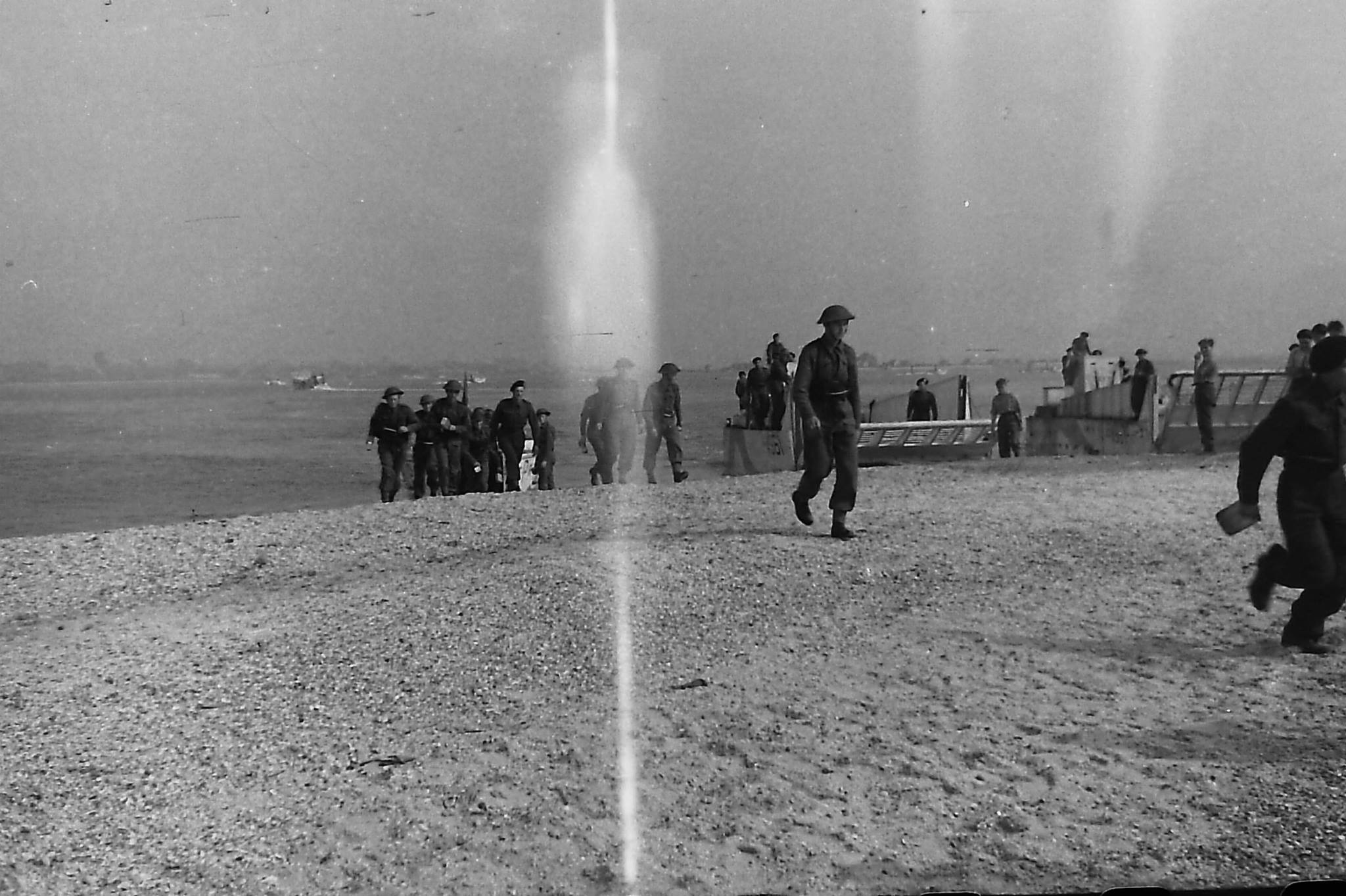 Operation_Blazer_4_landing_on_the_beaches_(5)